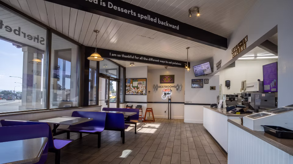 purple_turtle_dining-room-01(960X540)